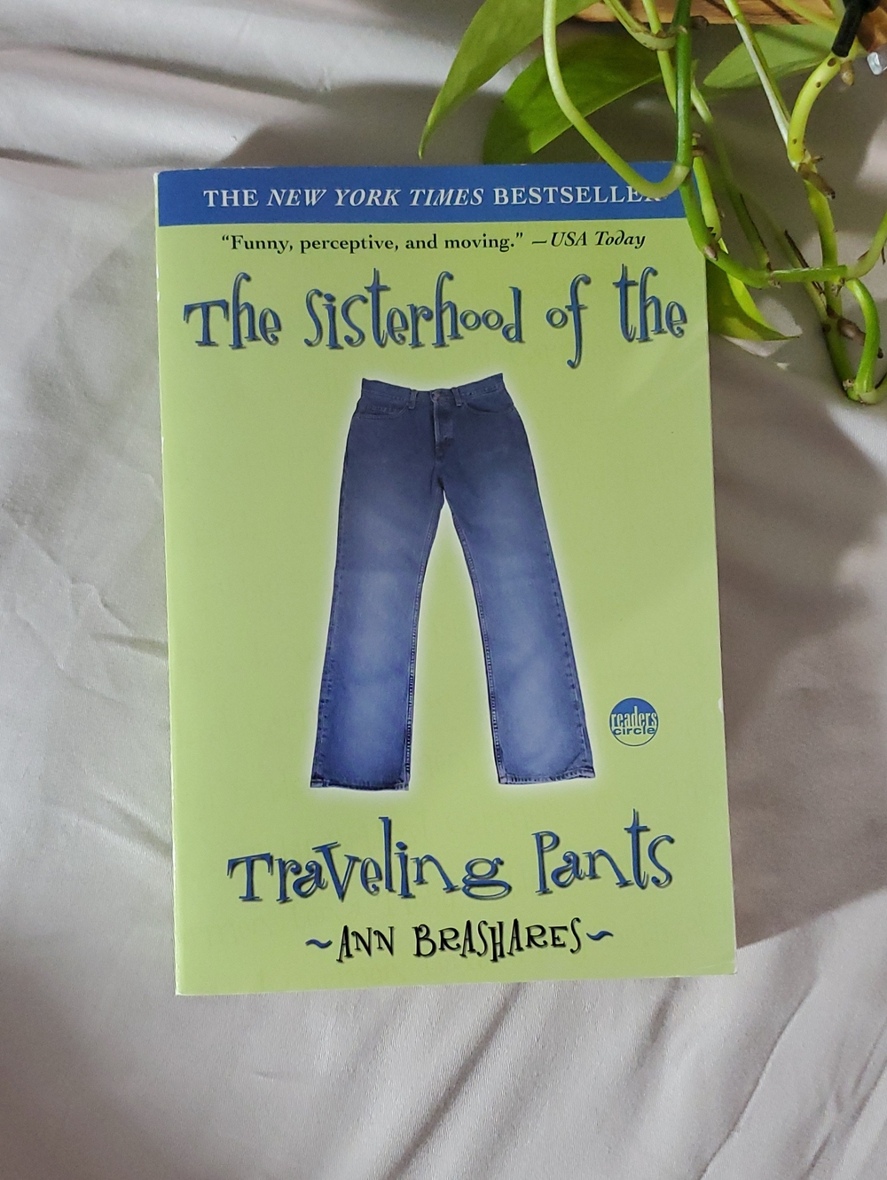 THE SISTERHOOD OF THE TRAVELING PANTS- FIRST EDITION 2001